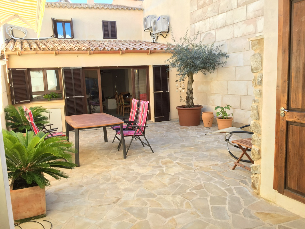 Casa con amplio patio en Artá.