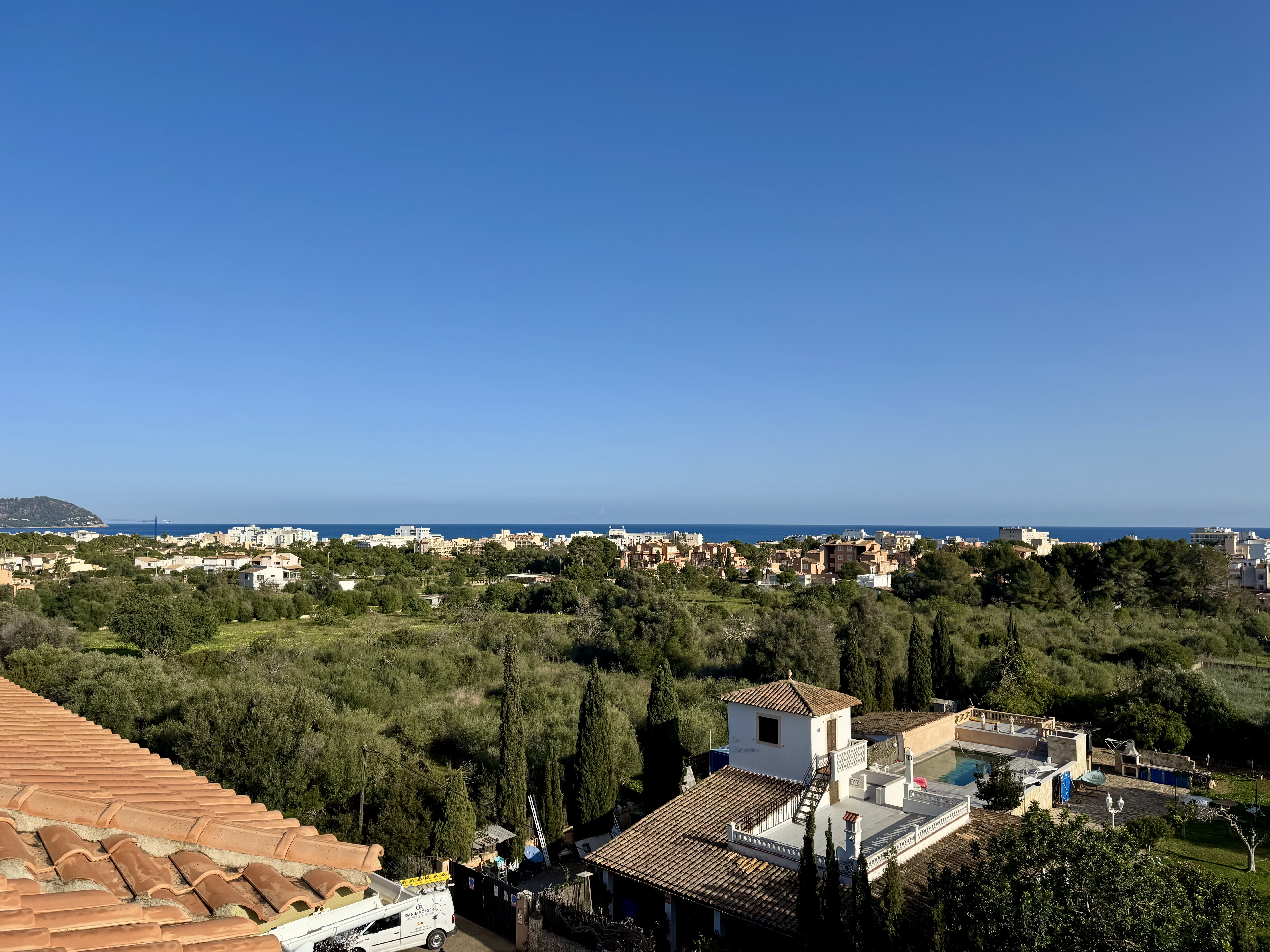 Apartment with large terrace and sea views in Cala Millor.